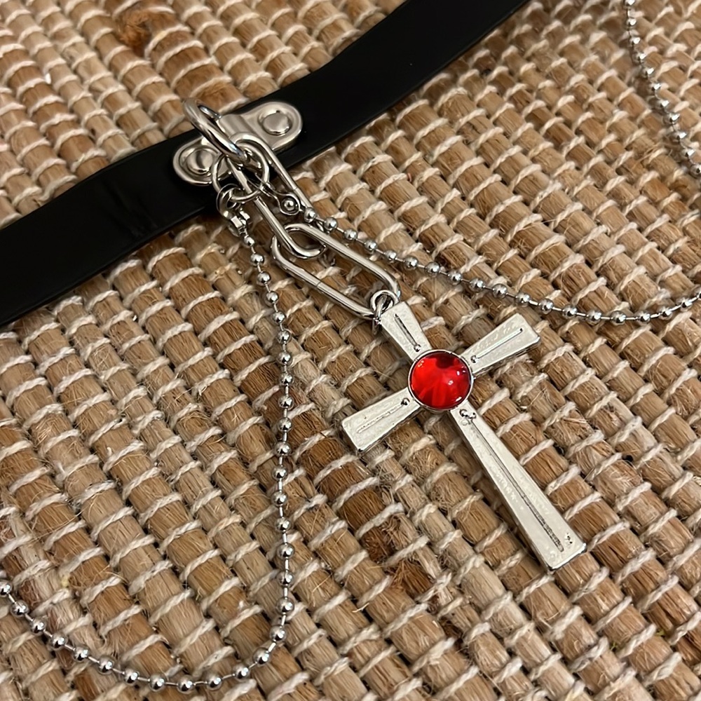 Gothic choker cross red necklace Rosario and vampire anime mocha inspired - Picture 4 of 7